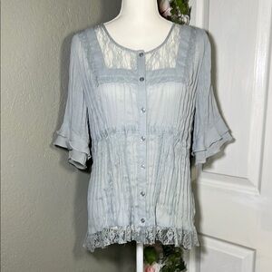 🎀 NWOT Elegant Lace Trimmed Gray Blouse